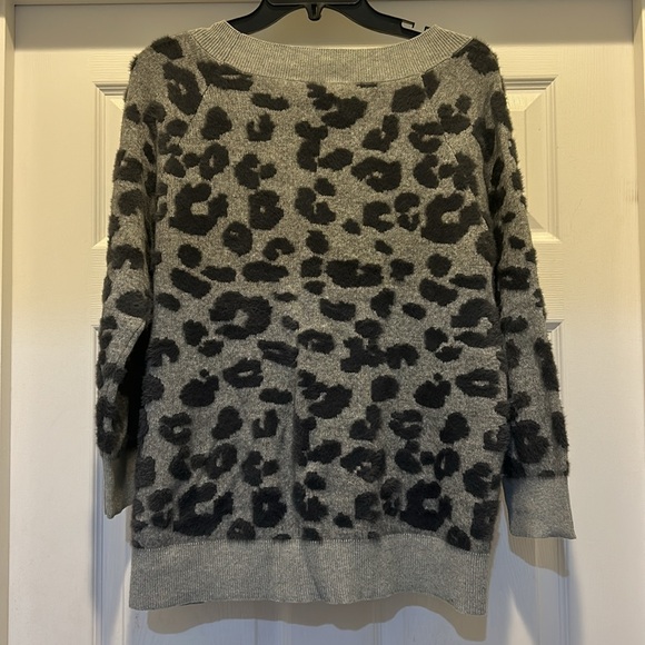 The Loft women’s gray leopard sweater NWT - Picture 3 of 4